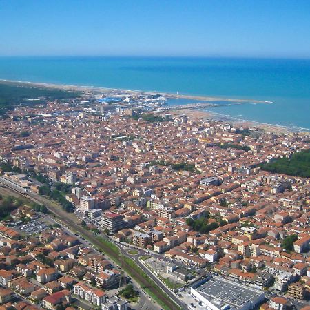 Apartment Lungomare By Interhome Viareggio Bagian luar foto
