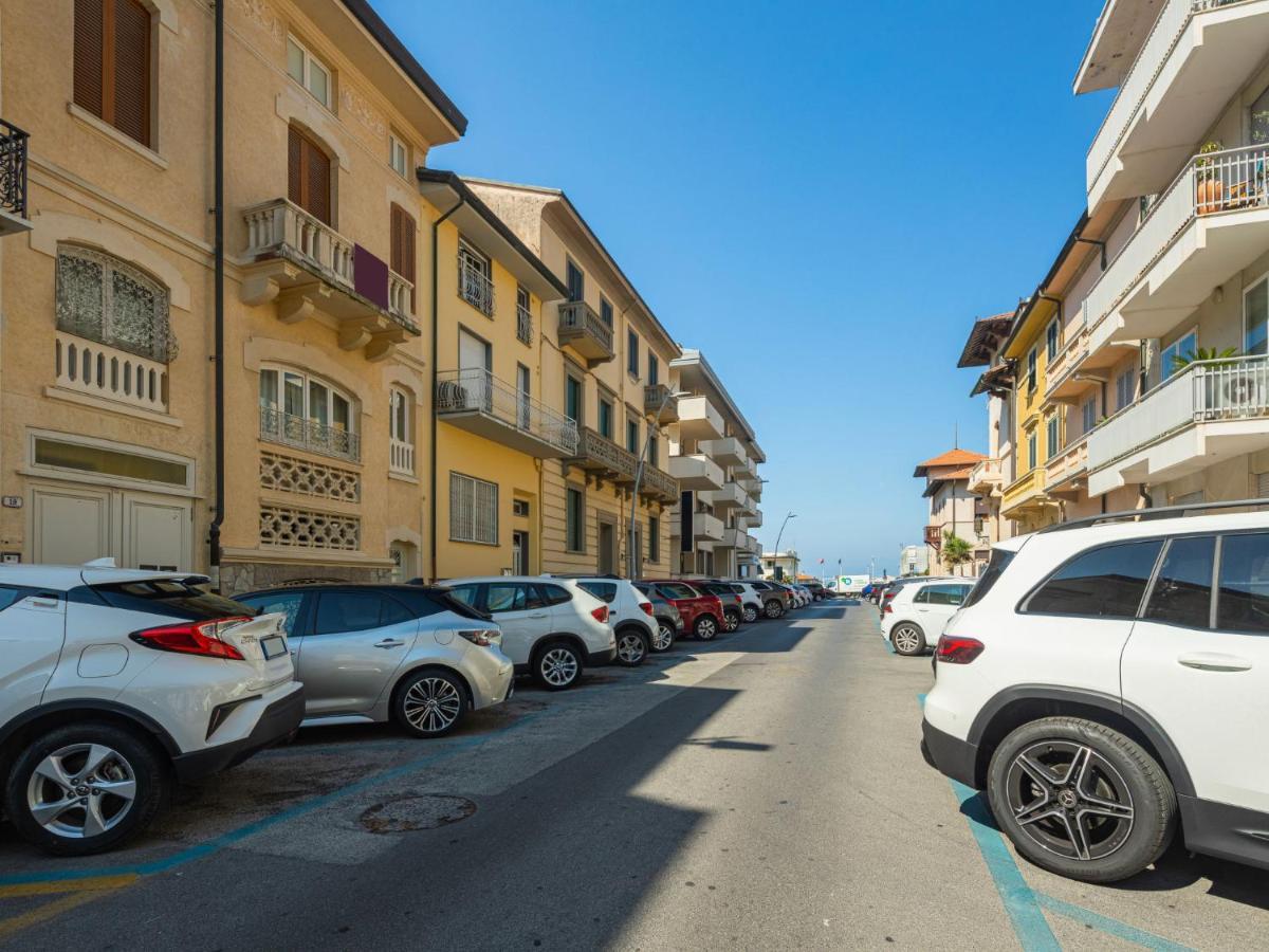 Apartment Lungomare By Interhome Viareggio Bagian luar foto