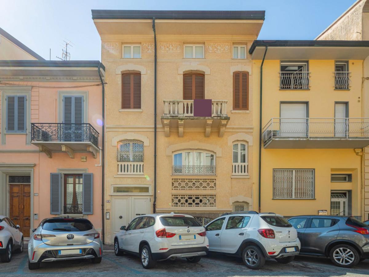 Apartment Lungomare By Interhome Viareggio Bagian luar foto