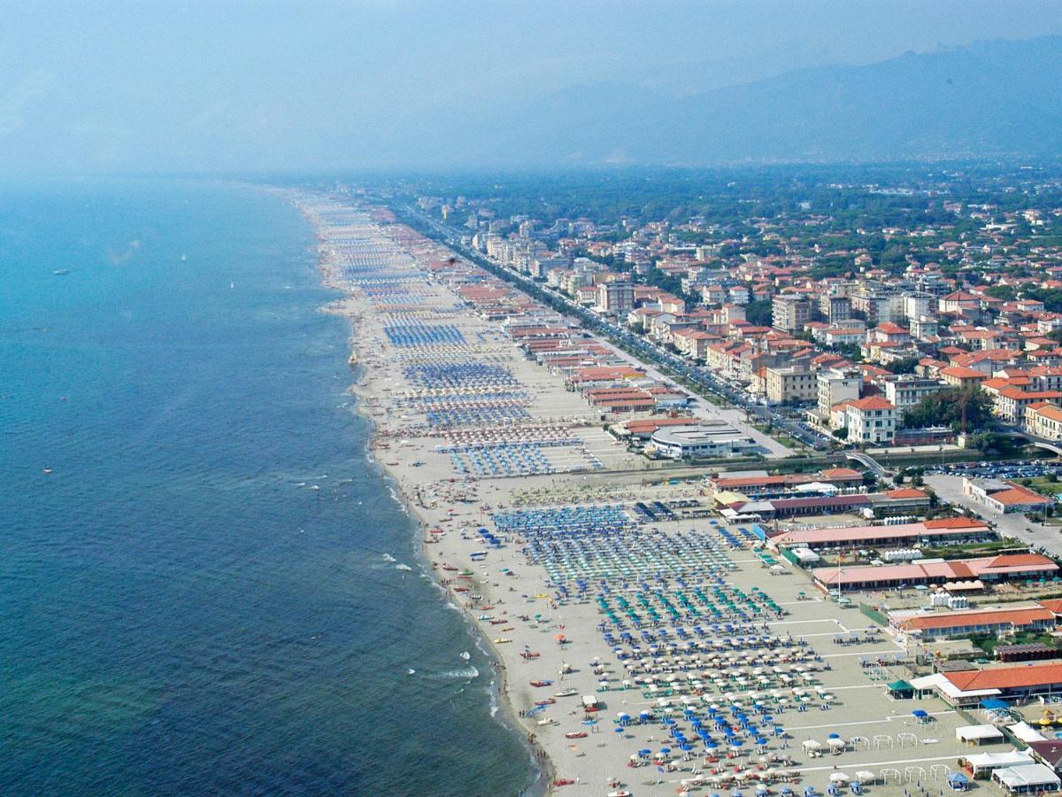 Apartment Lungomare By Interhome Viareggio Bagian luar foto